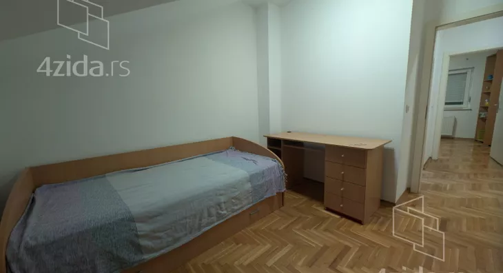 Šestosoban stan | 4zida