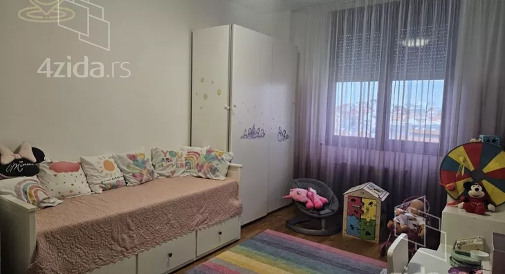 Četvoroiposoban stan | 4zida