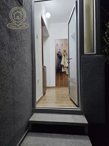 Crveni Pevac | 4zida.rs