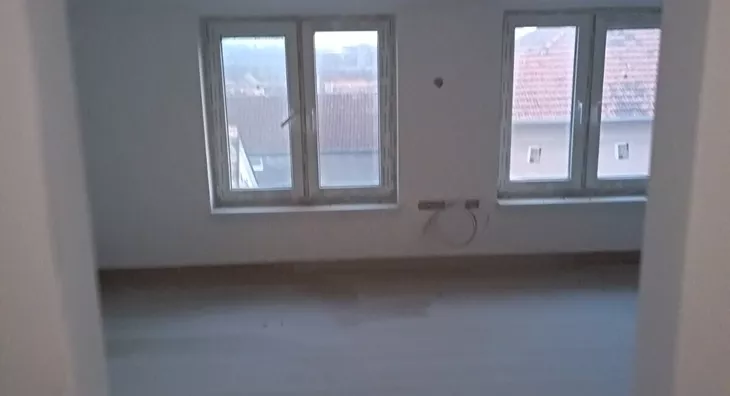 Poslovna zgrada | 4zida