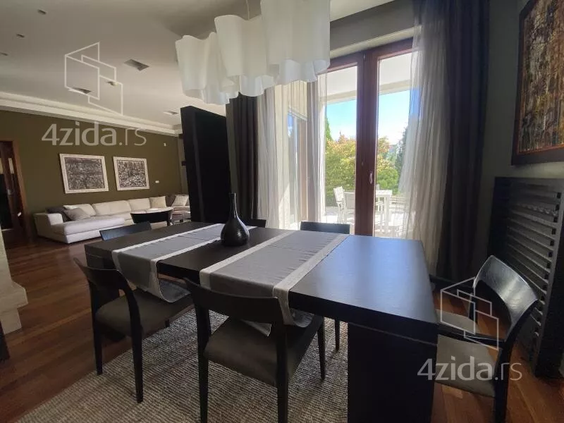 Četvoroiposoban stan | 4zida