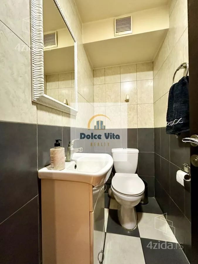 Šestosoban stan | 4zida