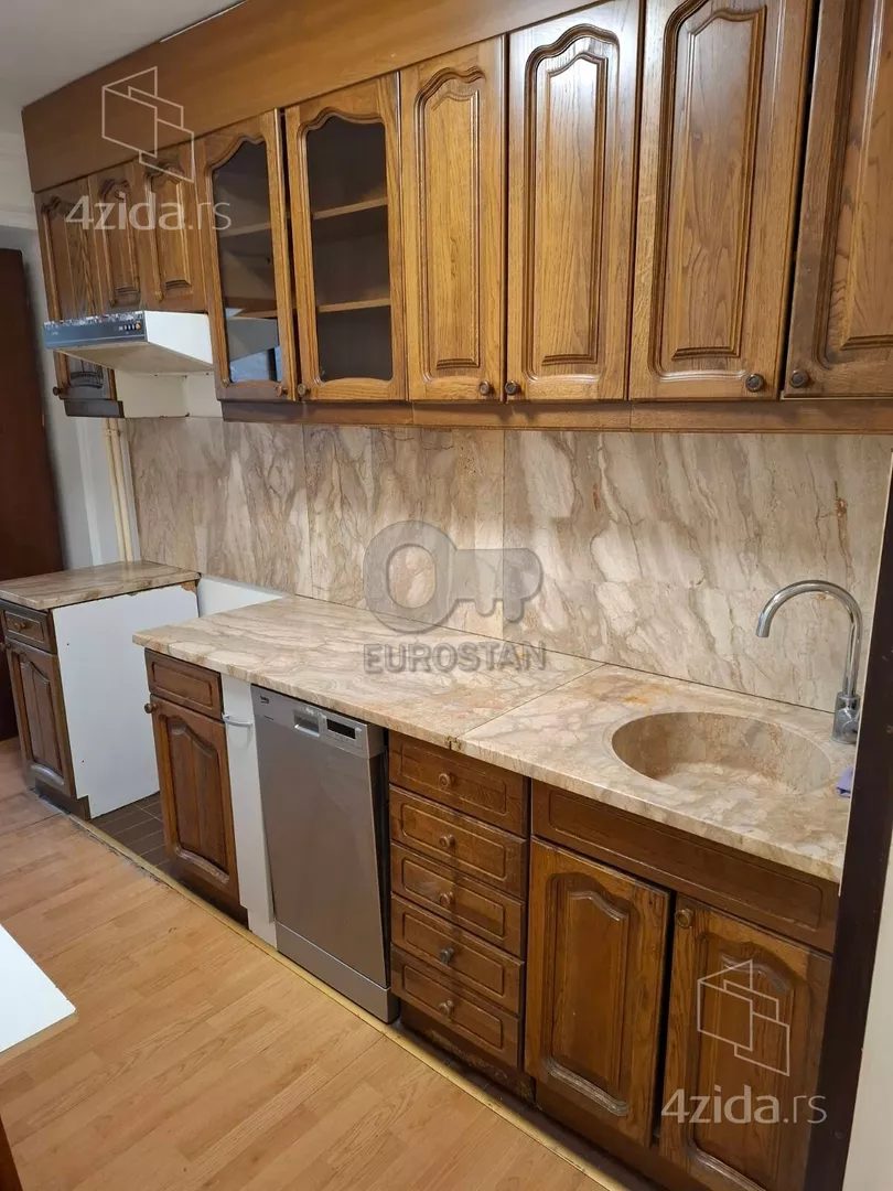 Četvoroiposoban stan | 4zida