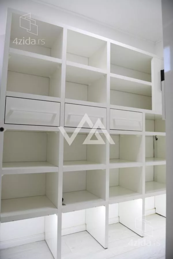 Šestosoban stan | 4zida