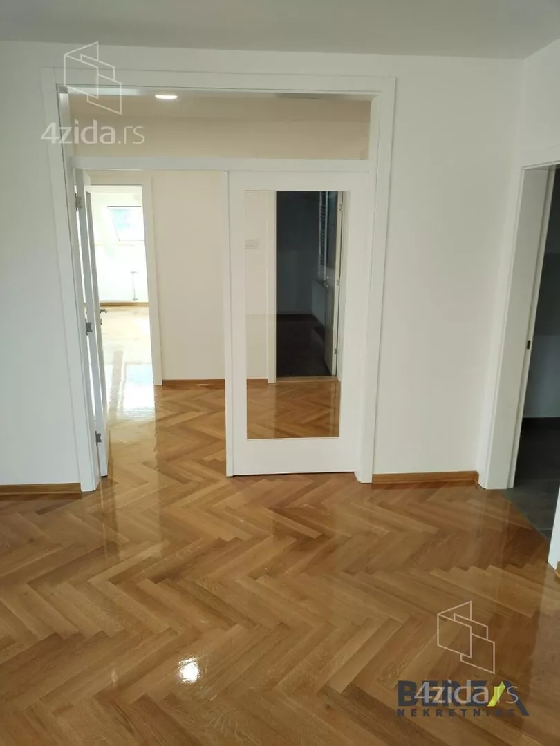 Četvoroiposoban stan | 4zida