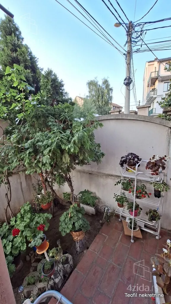 Troiposoban stan | 4zida