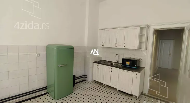 Šestoiposoban stan | 4zida