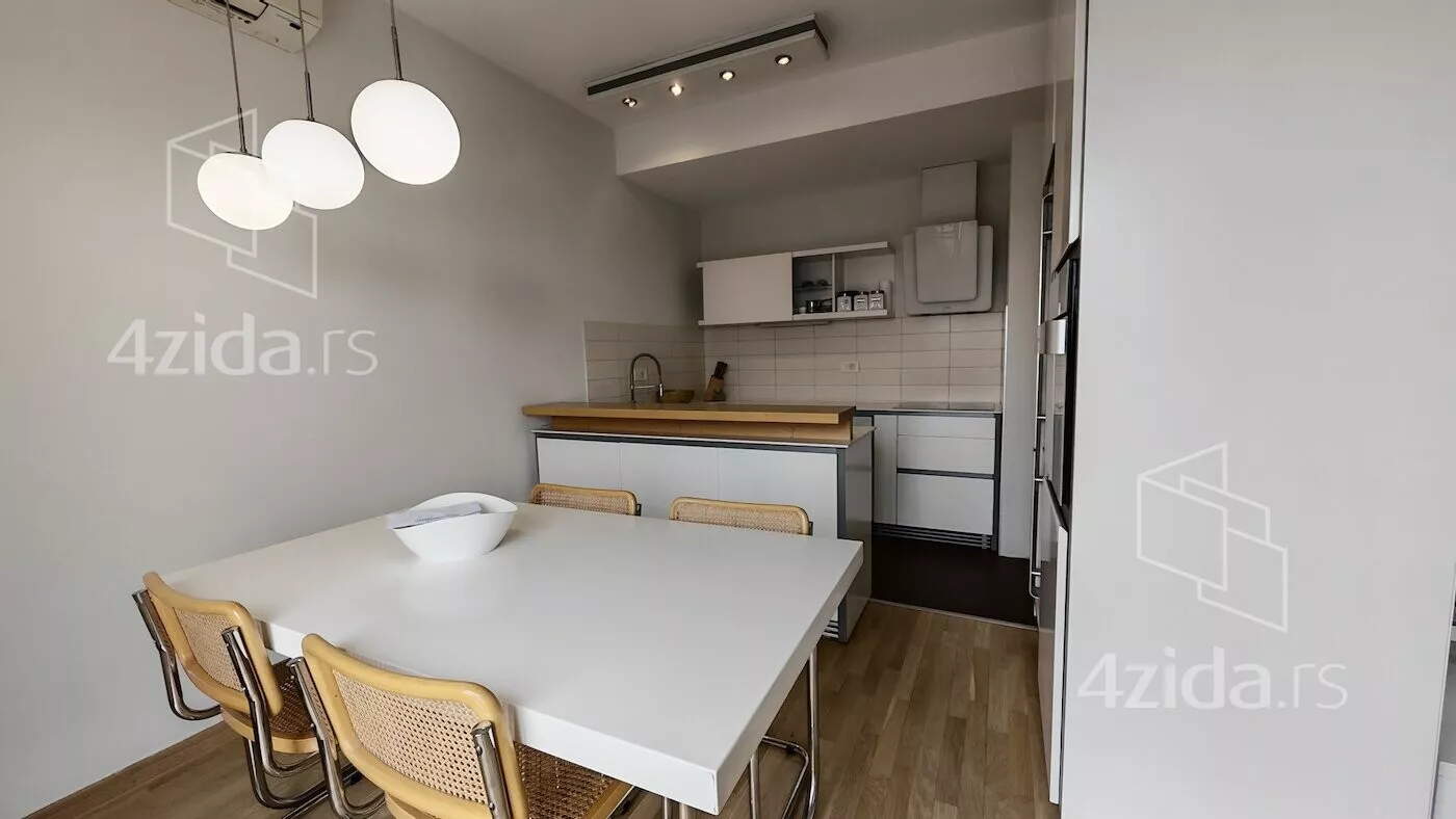 Četvoroiposoban stan | 4zida