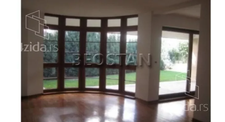 Šestoiposoban stan | 4zida