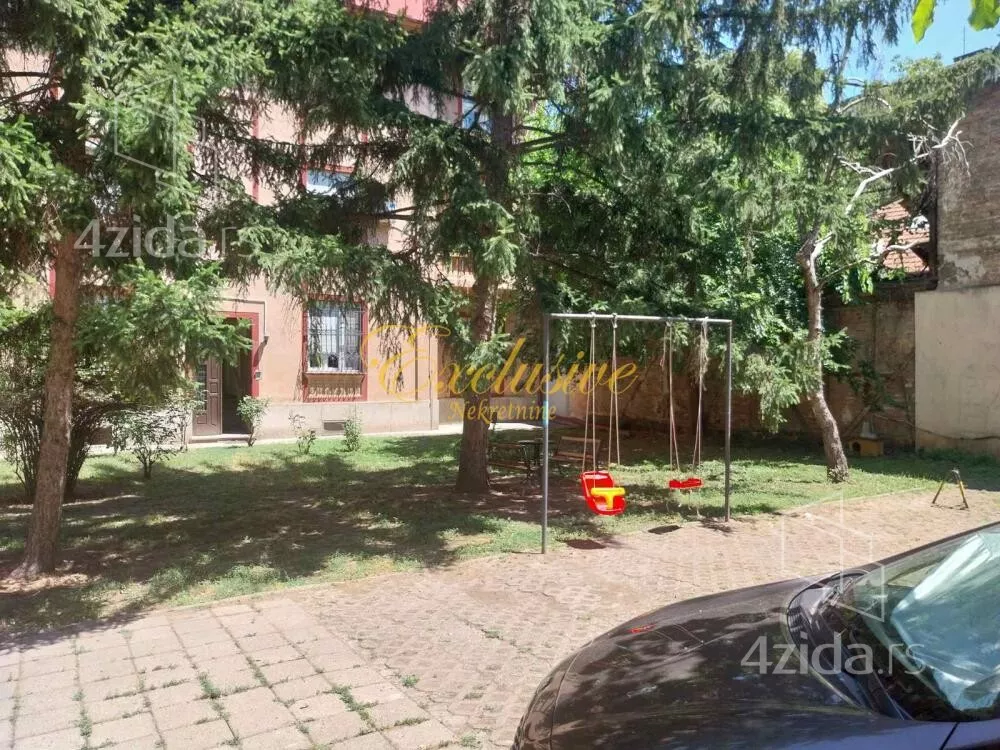 Četvoroiposoban stan | 4zida
