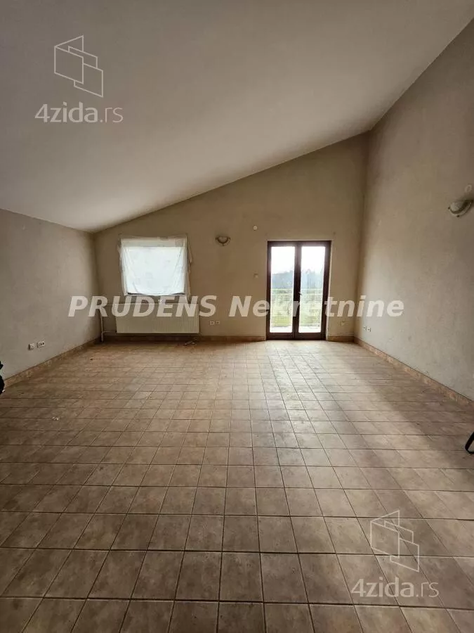 Poslovna zgrada | 4zida