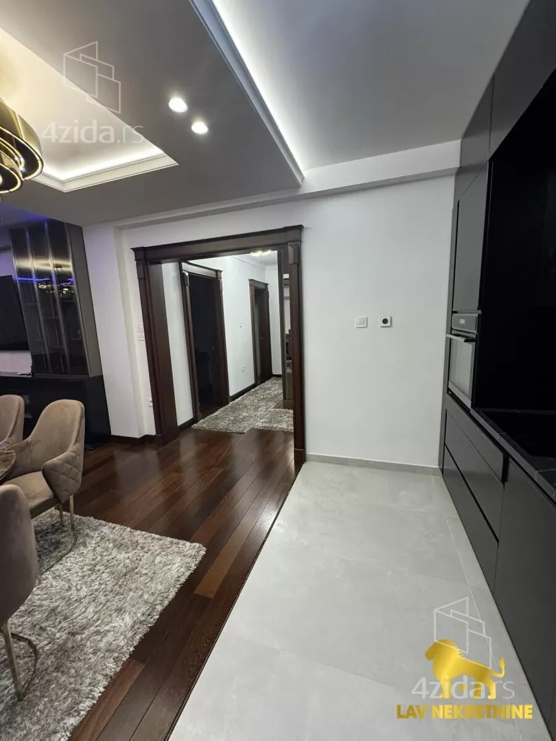 Troiposoban stan | 4zida