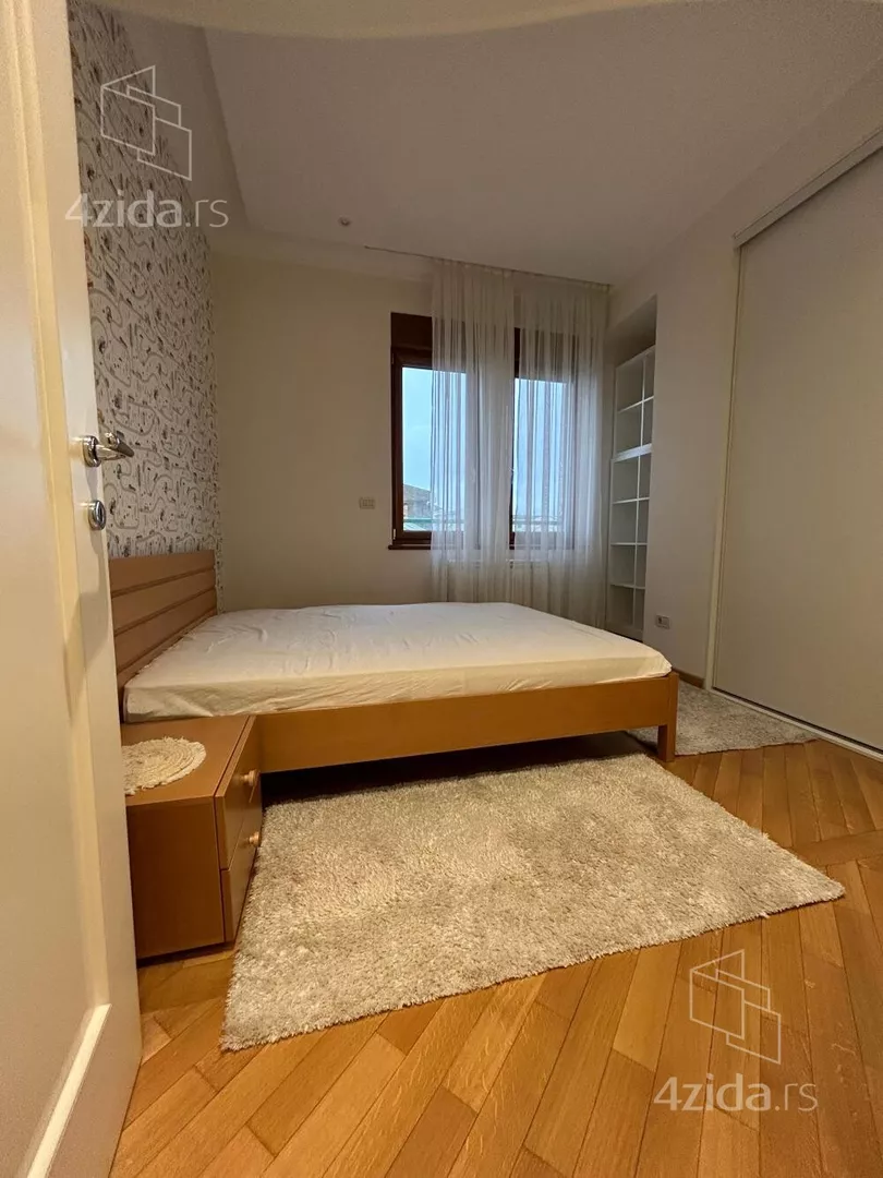 Četvoroiposoban stan | 4zida