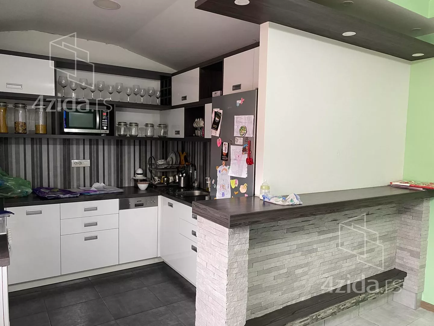 Petosoban stan | 4zida