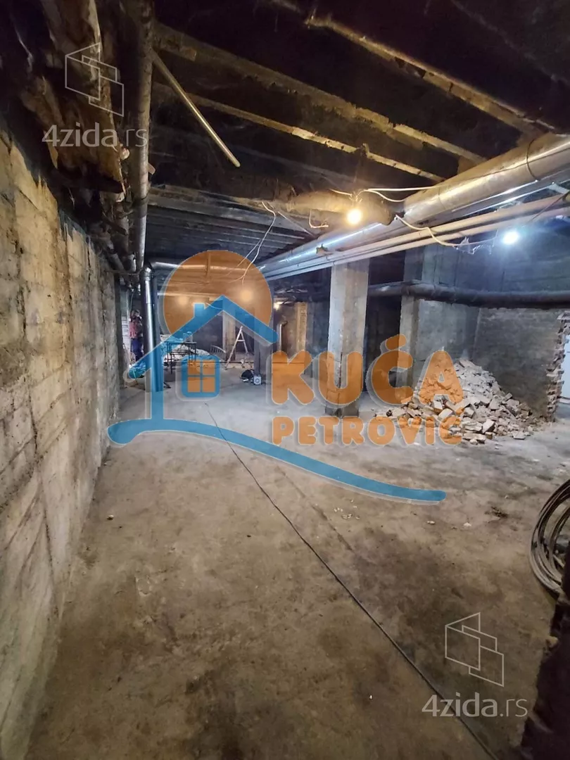 Lokal | 4zida