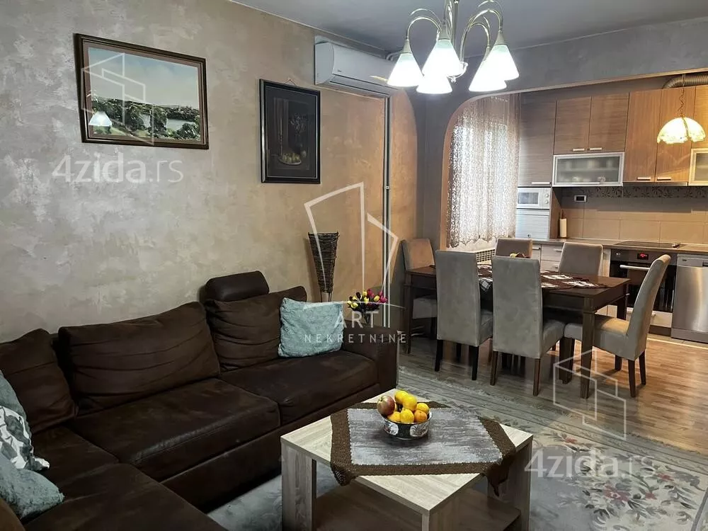 Šestosoban stan | 4zida