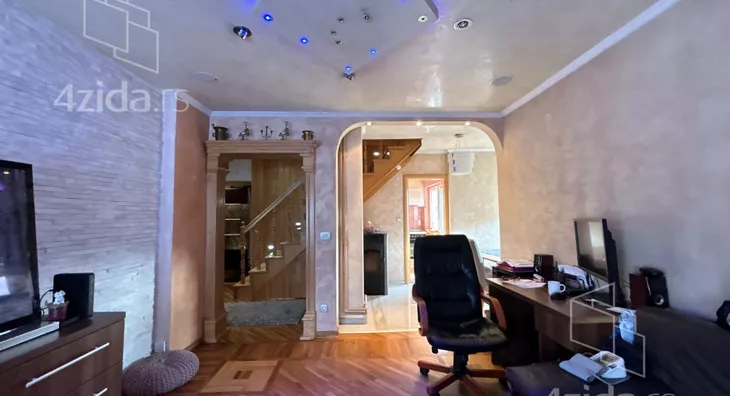 Četvoroiposoban stan | 4zida