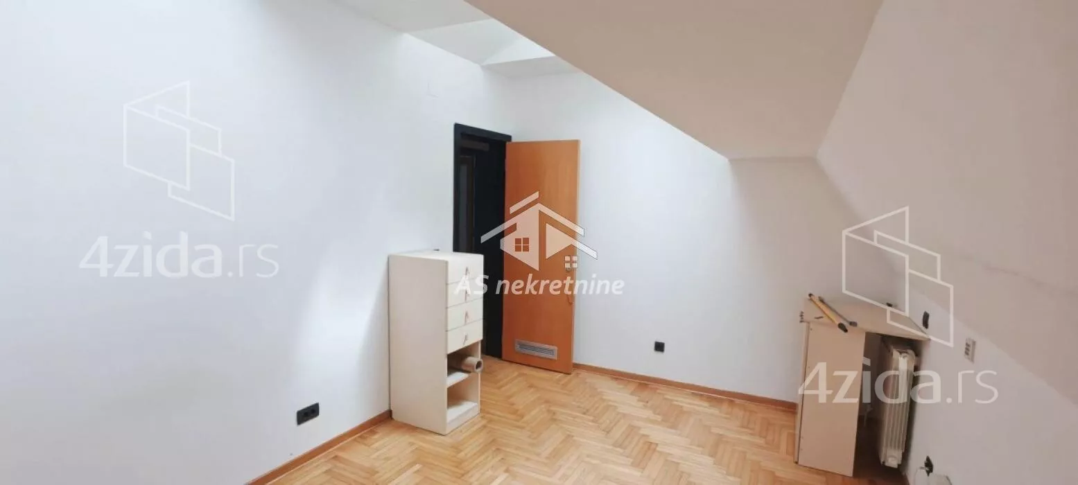 Šestosoban stan | 4zida