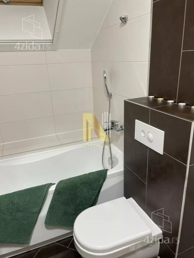 Petosoban stan | 4zida