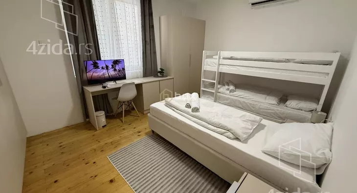 Četvoroiposoban stan | 4zida