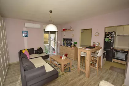 Gvozdićeva | 4zida.rs