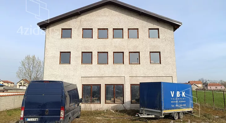 Poslovna zgrada | 4zida