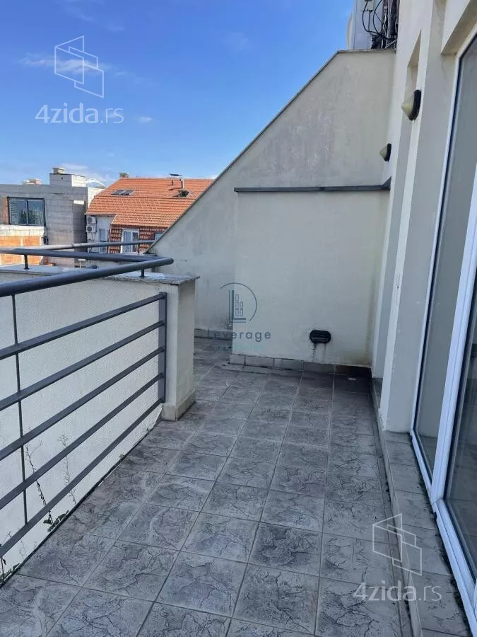 Šestosoban stan | 4zida