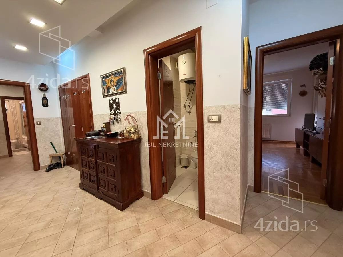 Petosoban stan | 4zida