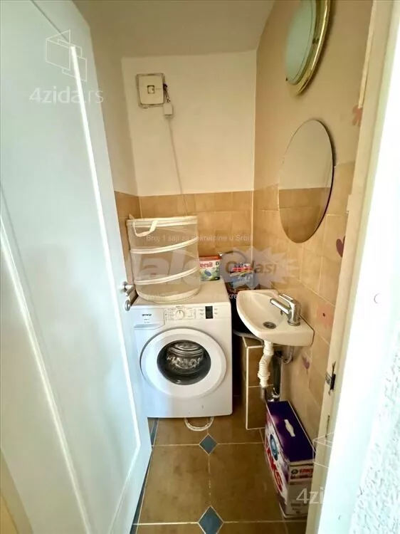 Petosoban stan | 4zida