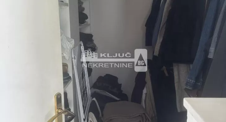 Četvoroiposoban stan | 4zida