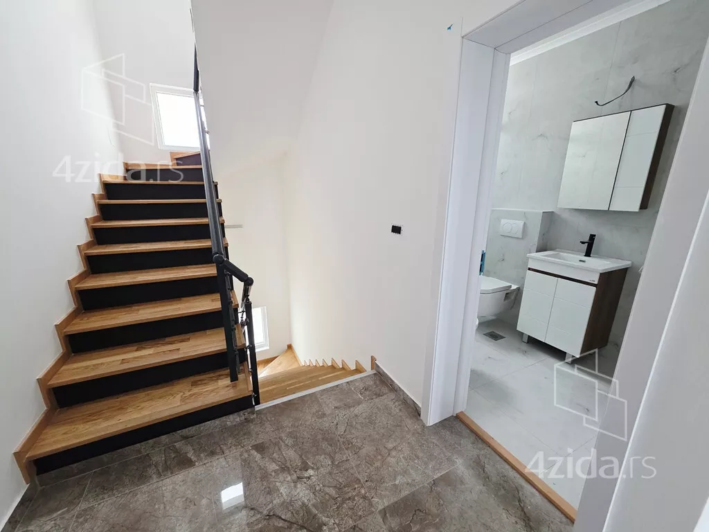 Četvoroiposoban stan | 4zida