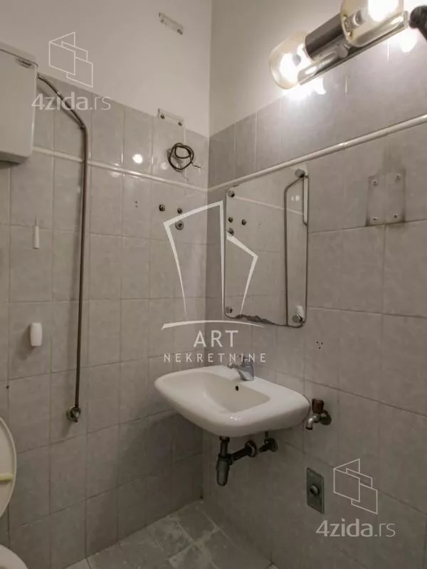 Šestoiposoban stan | 4zida