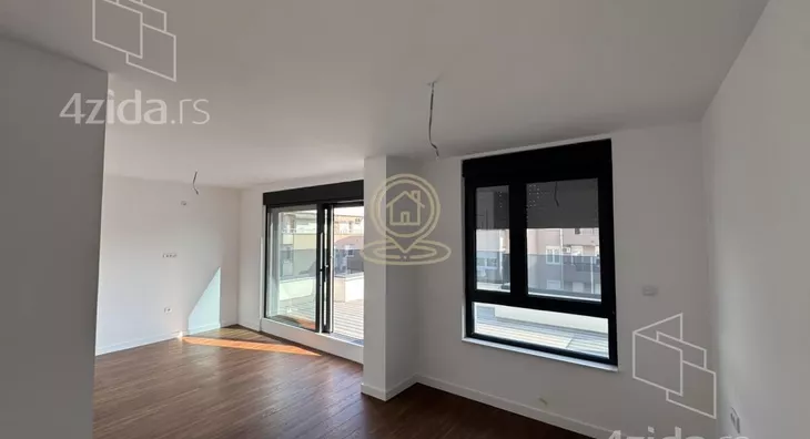 Šestosoban stan | 4zida