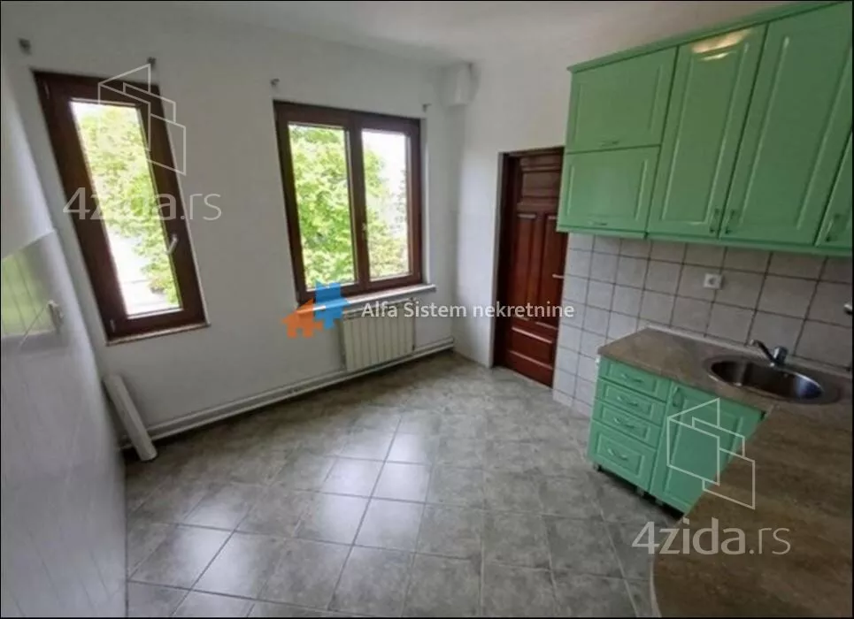 Šestosoban stan | 4zida