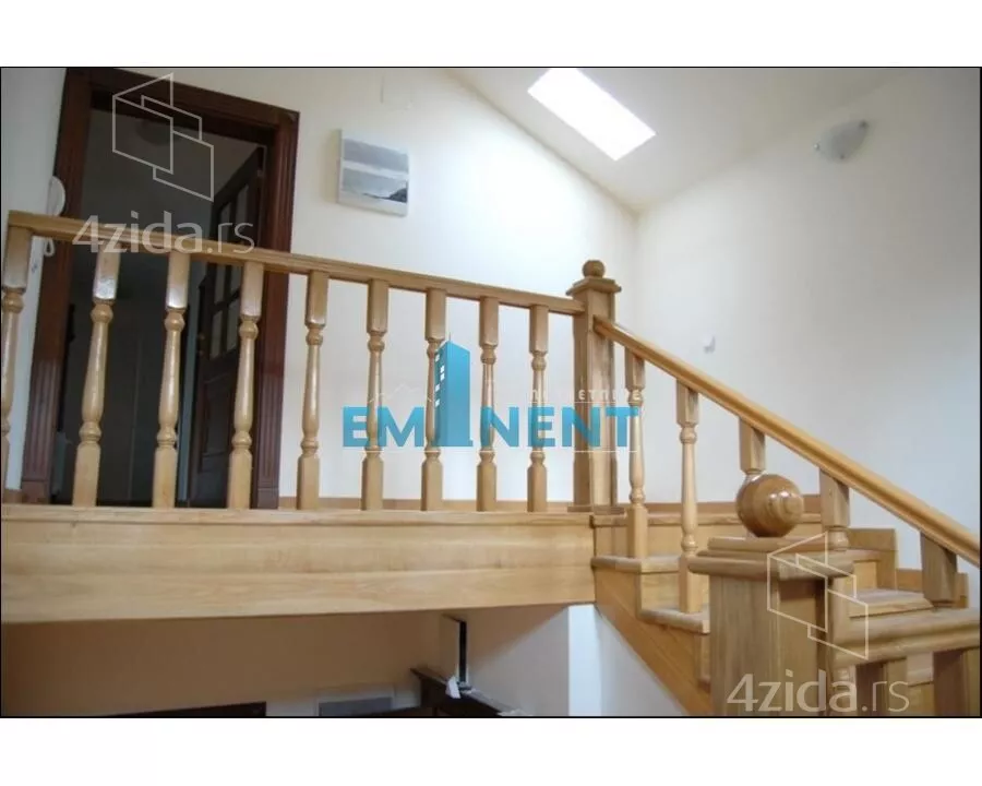 Sedmosoban stan | 4zida