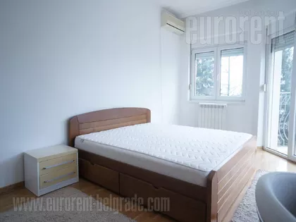 DEDINJE BELI DVOR | 4zida.rs