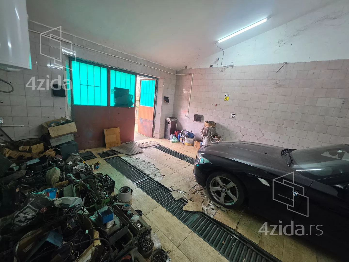 Poslovna zgrada | 4zida