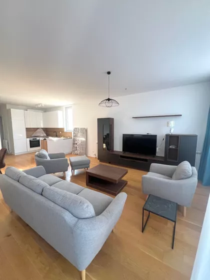 KRALJICE NATALIJE | 4zida.rs