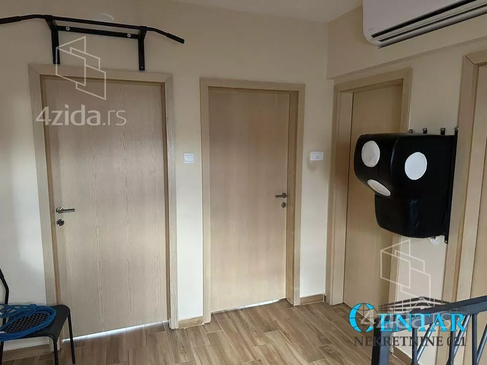 Četvoroiposoban stan | 4zida