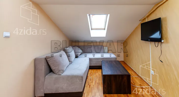 Troiposoban stan | 4zida