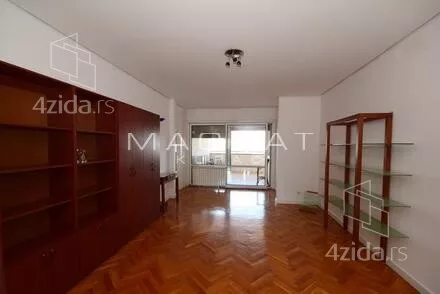 Šestoiposoban stan | 4zida
