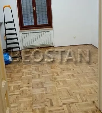Šestoiposoban stan | 4zida
