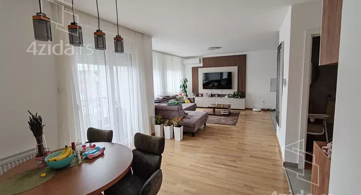 Petosoban stan | 4zida