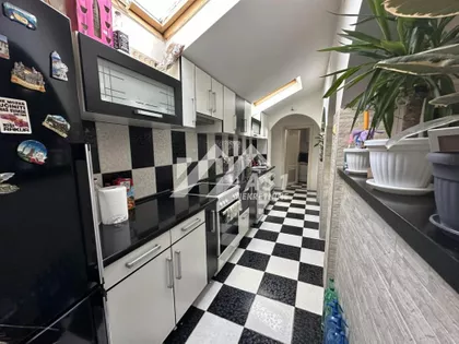 Milana Kerca | 4zida.rs