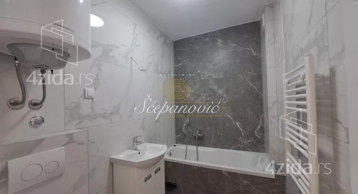 Šestosoban stan | 4zida