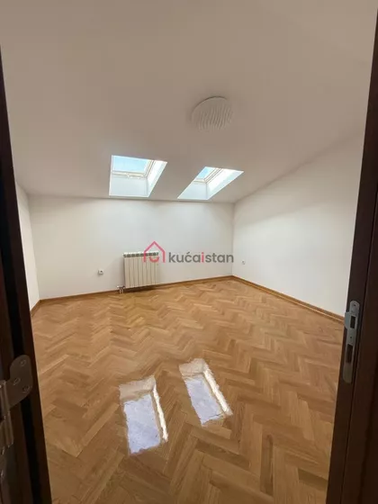 Crveni Krst Vračar | 4zida.rs