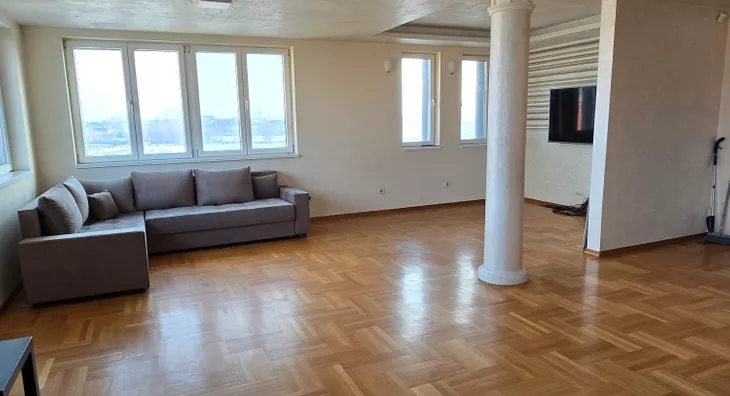 Šestosoban stan | 4zida