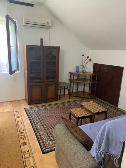 Humski Put 25 | 4zida.rs