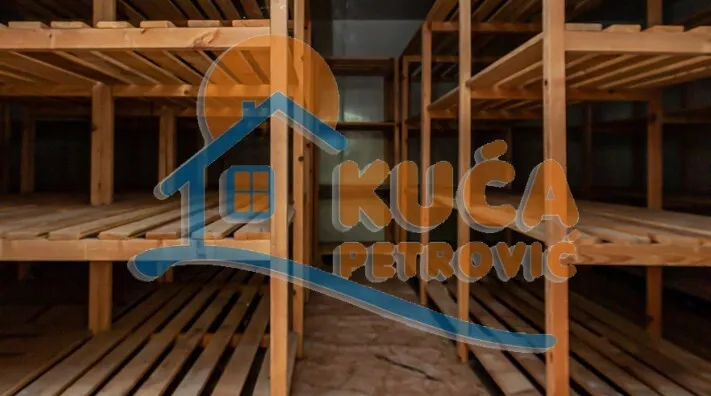 Lokal | 4zida