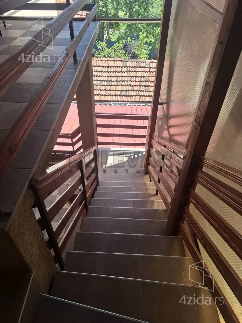 Lokal | 4zida